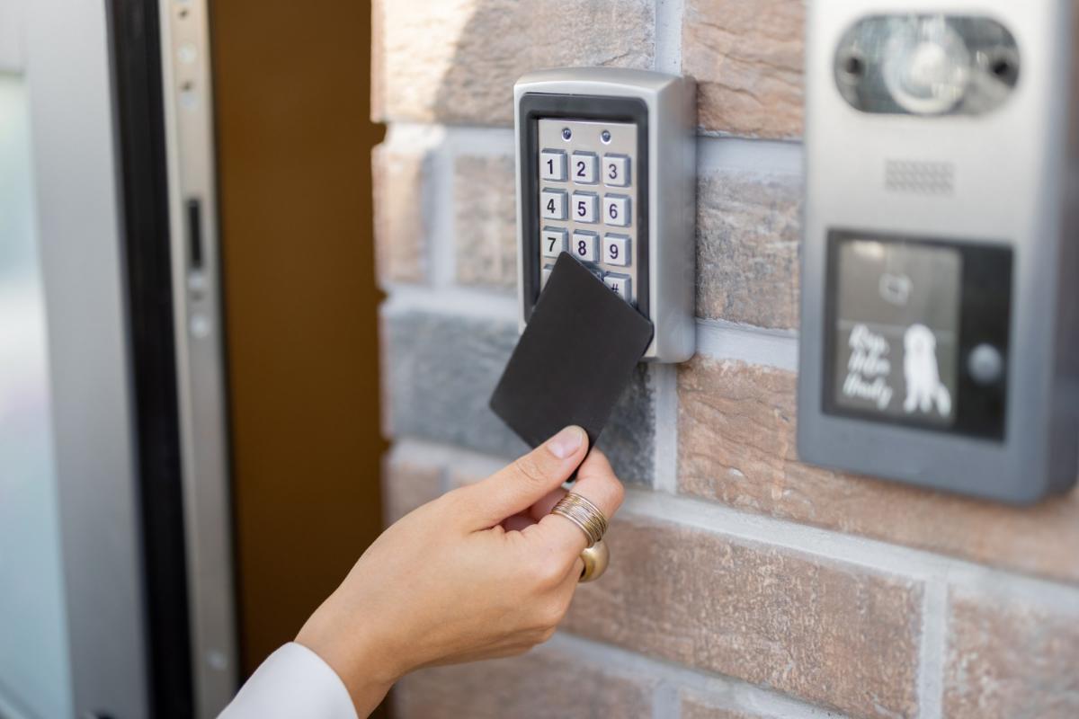 Five Features of a Home Smart Lock