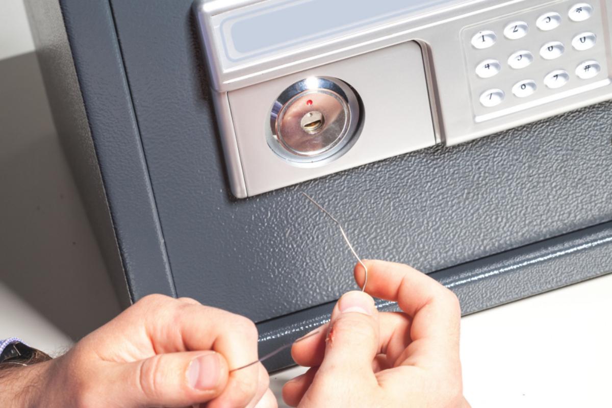 Four Reasons Why You May Need a Locksmith for Safe Opening in Orlando
